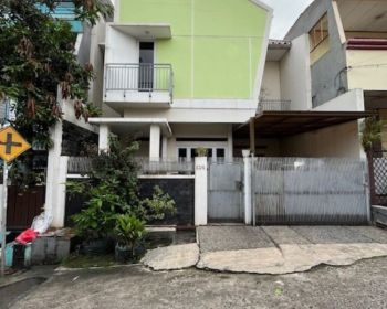 rumah second 2 lantai dalam komplek di dekat Juanda Depok